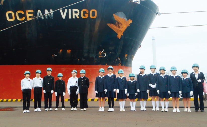 Ocean liner excursion for elementary school students who live near the Tokushima Plant